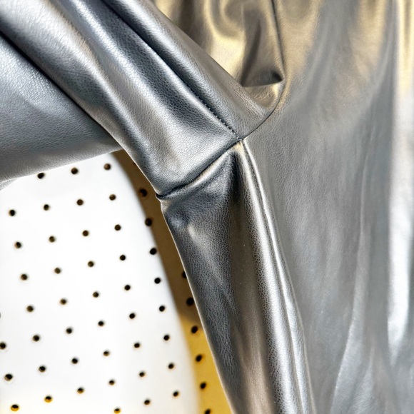 Fabletics | Vegan Leather High-Waisted Pant in Black, Faux Leather Sz. L - Picture 6 of 8